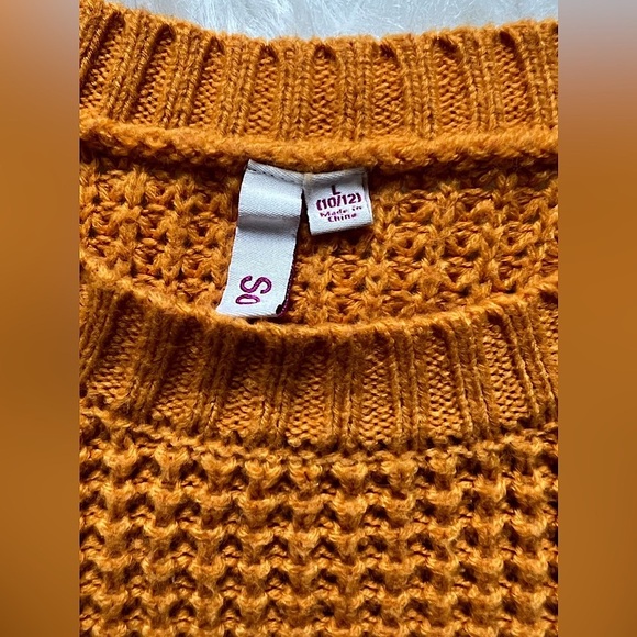 Girls’ Waffle Knit Crew Neck Sweater (Size 10-12) - Picture 2 of 7